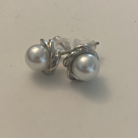 pearl knot stud earrings NEW post back delicate - Picture 7 of 8